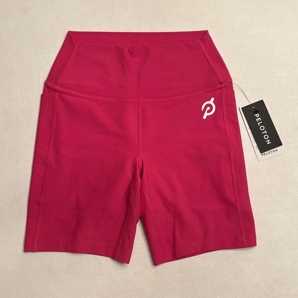 19. NWT Peloton Cadent Pocket Bike Short Very Berry - Picture 2 of 4